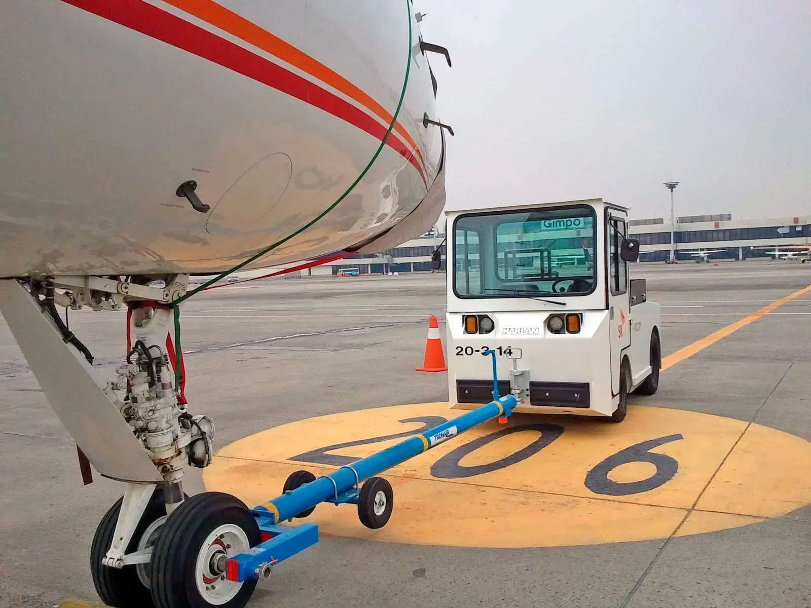 Harlan HLE mid-pushback of a regional jet