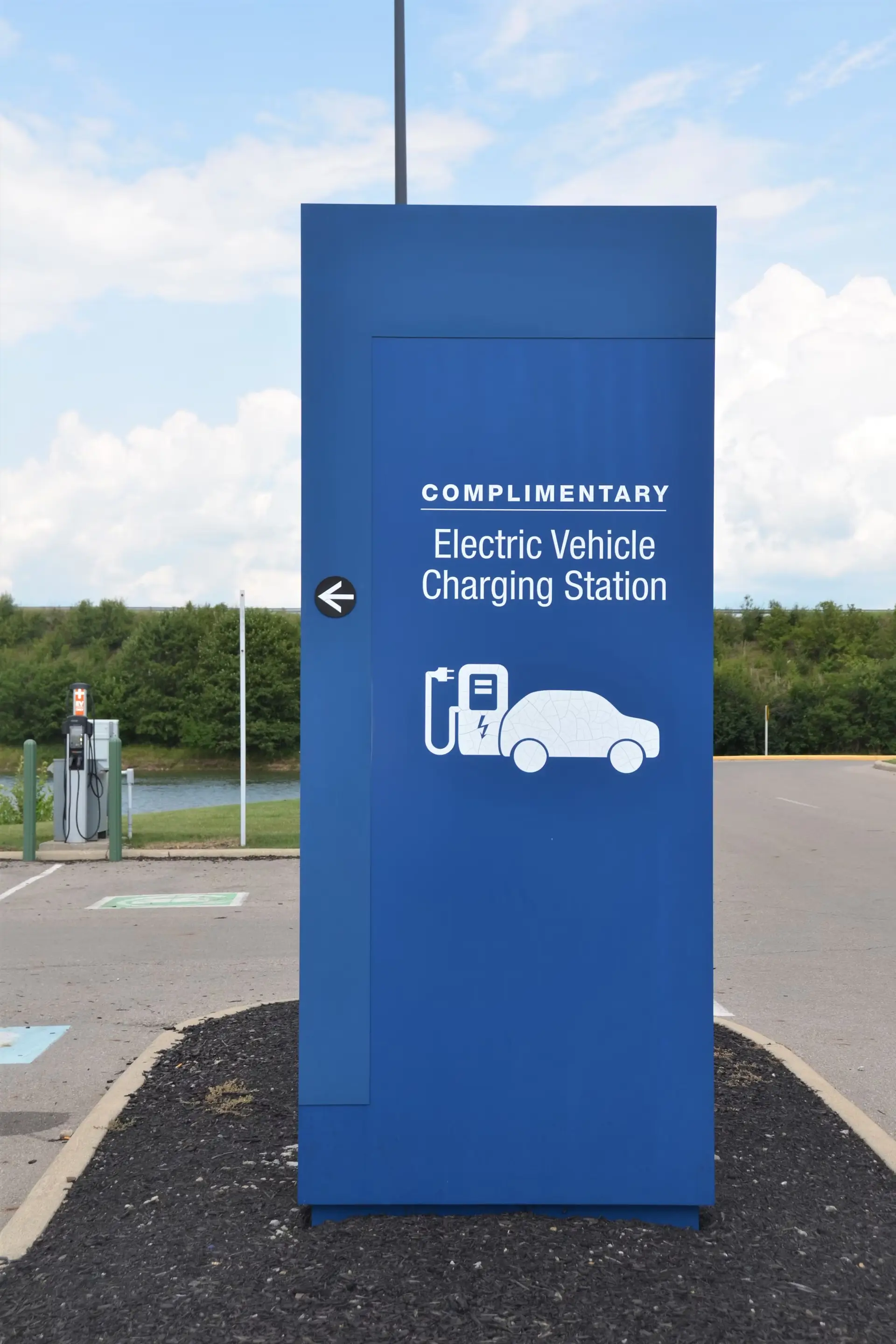 Electric GSE aligned with environmental compliance at the airport.